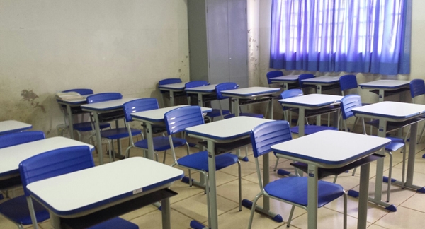 Também chegaram 40 conjuntos para professores. Mobiliário já foi montado (Foto HR Multimídia)
